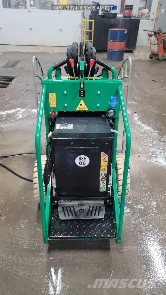  Cratos 100ECO 滑移轉向裝載機