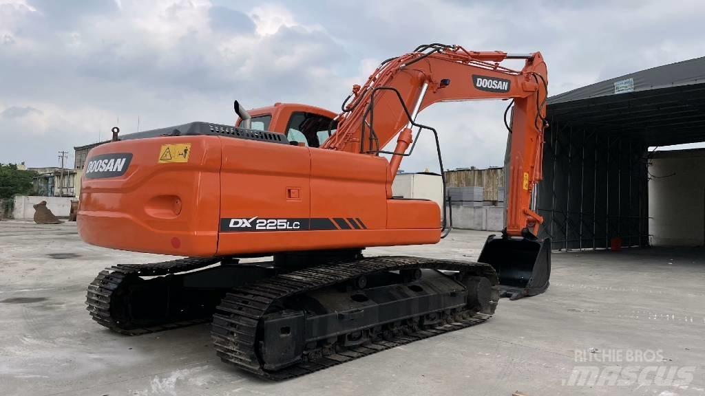 Doosan DX 225 履帶式 挖土機/掘鑿機/挖掘機