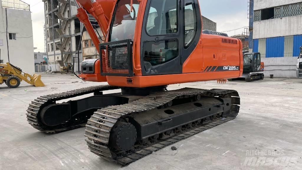 Doosan DX 225 履帶式 挖土機/掘鑿機/挖掘機