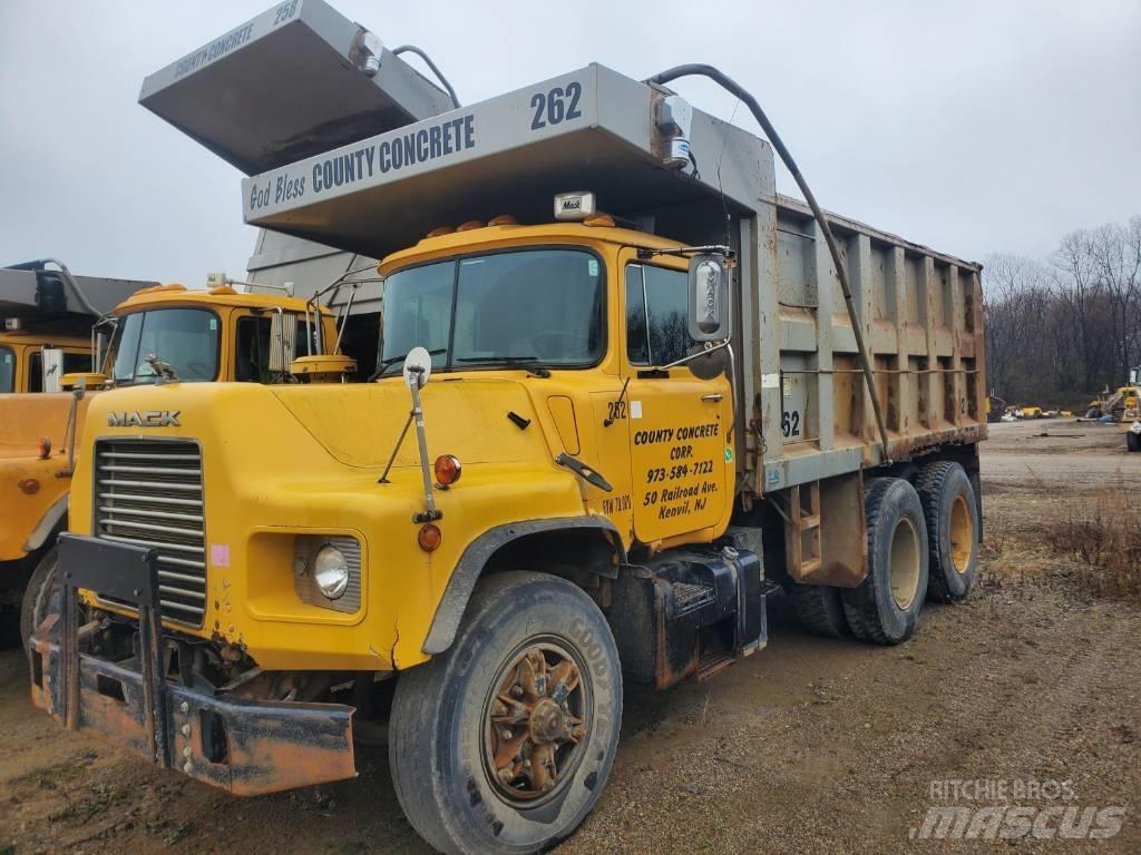 Mack DM690SX 傾卸式卡車