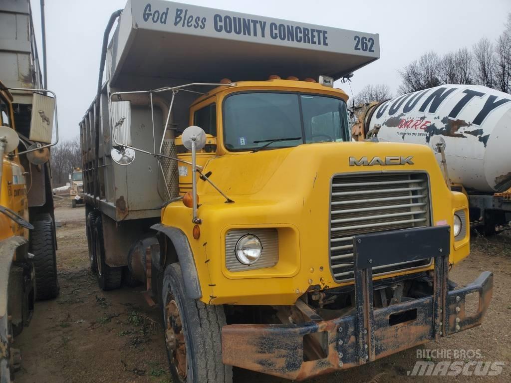 Mack DM690SX 傾卸式卡車