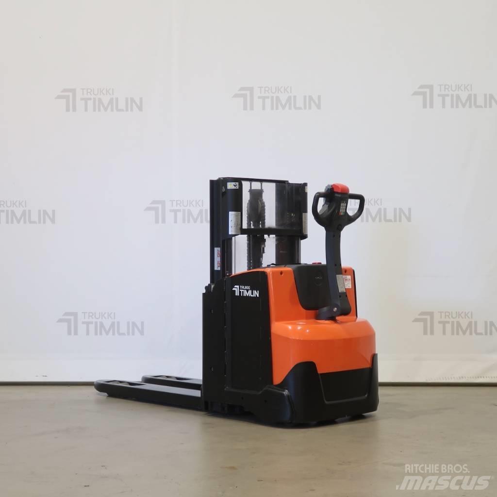 Toyota SWE200D 行走控制式堆積機
