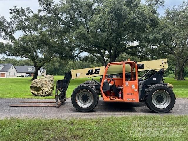 JLG G 6-42 A 伸縮臂操作車