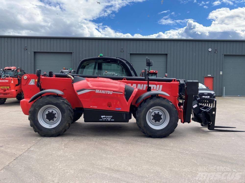 Manitou MT 1440 伸縮臂操作車