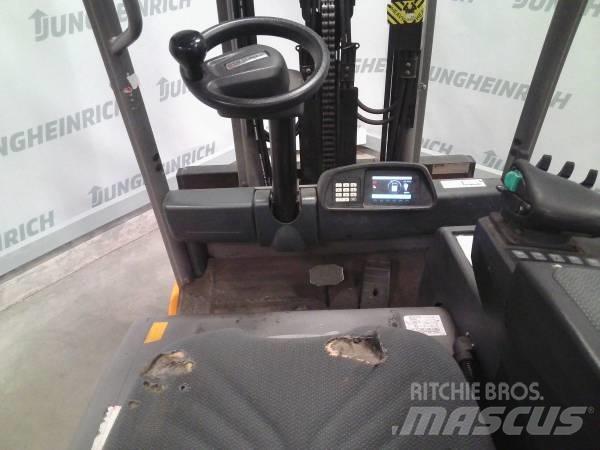 Jungheinrich EFG 320 電動堆高機