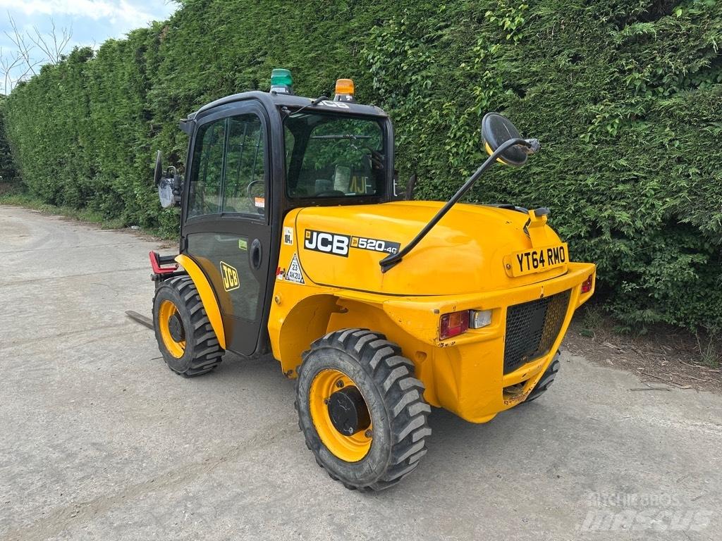 JCB 520-40 伸縮臂操作車