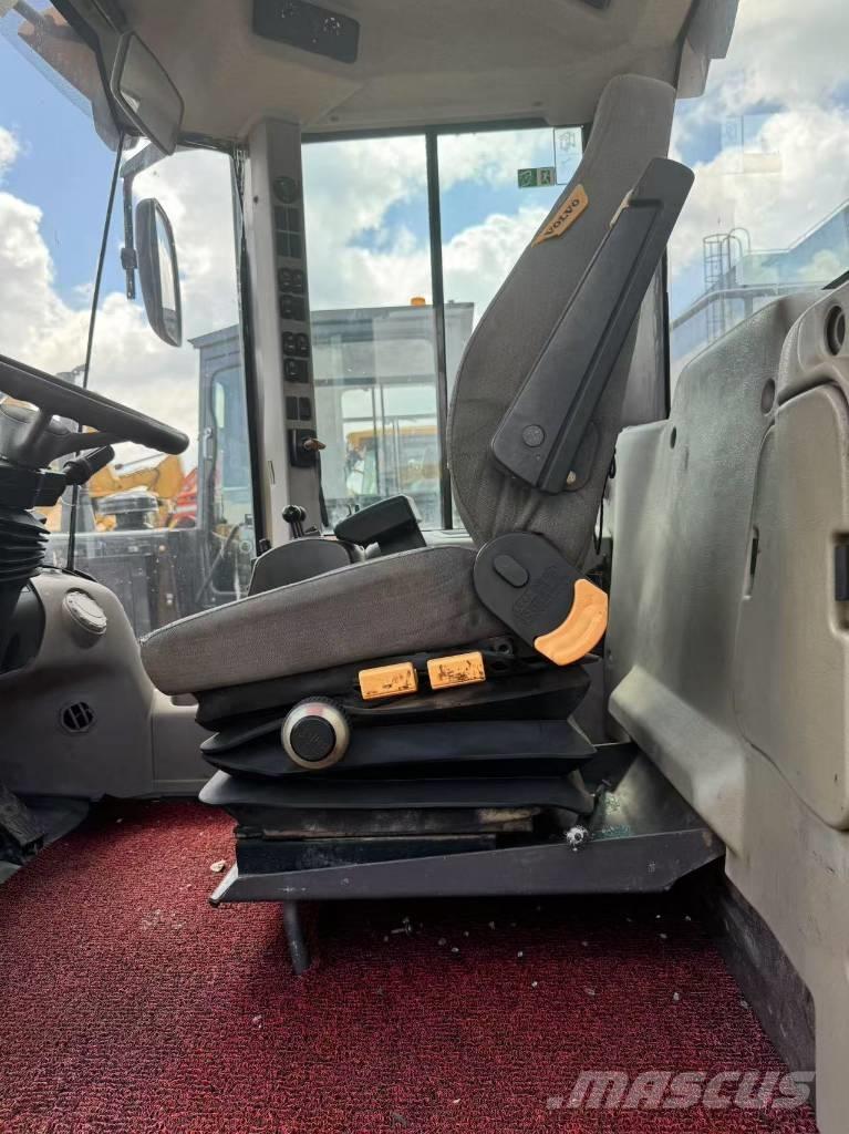 Volvo L 105 輪胎式裝載機