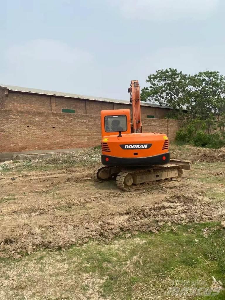 Doosan DX 80 中型挖土機/掘鑿機/挖掘機 7t-12t