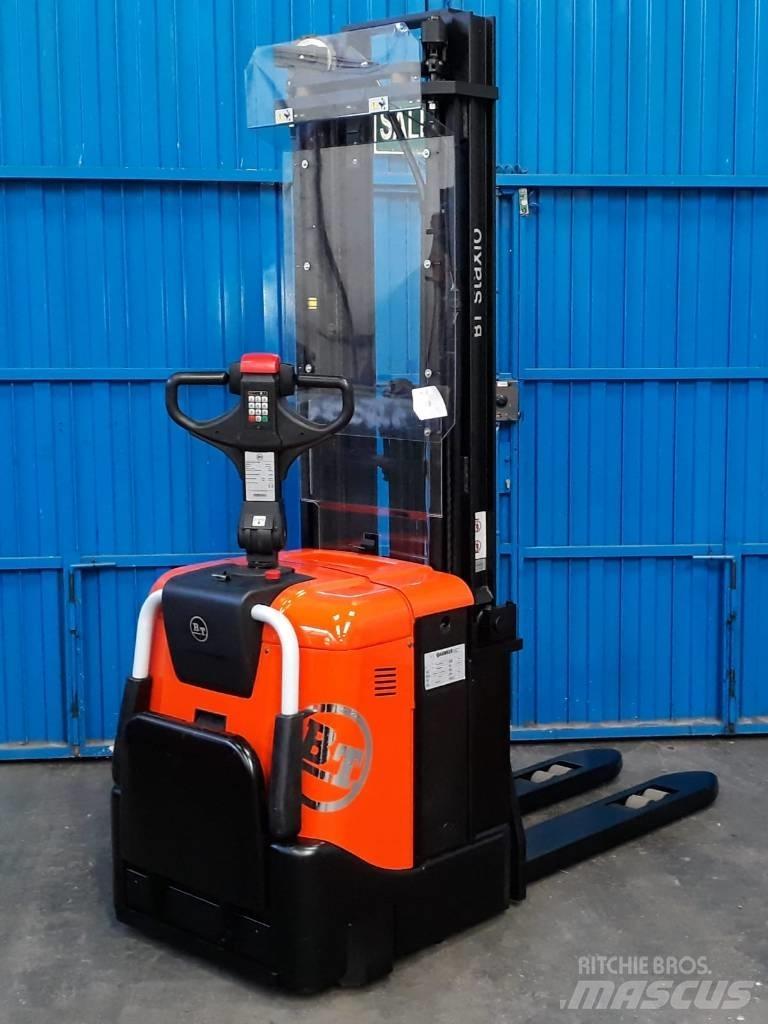 BT SPE 125 自走式堆積機