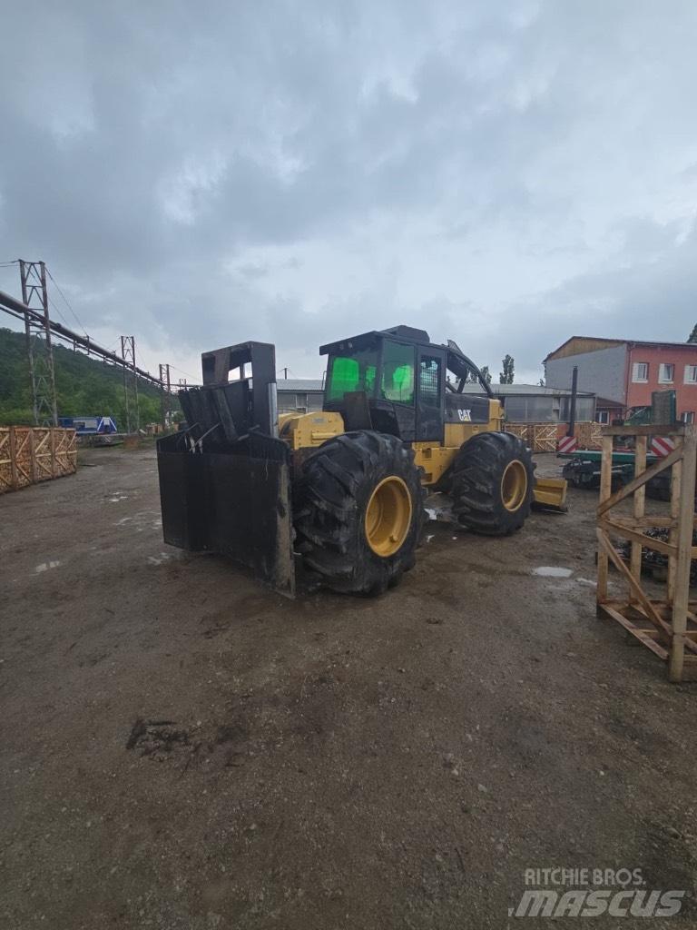 CAT 525 C 集材機