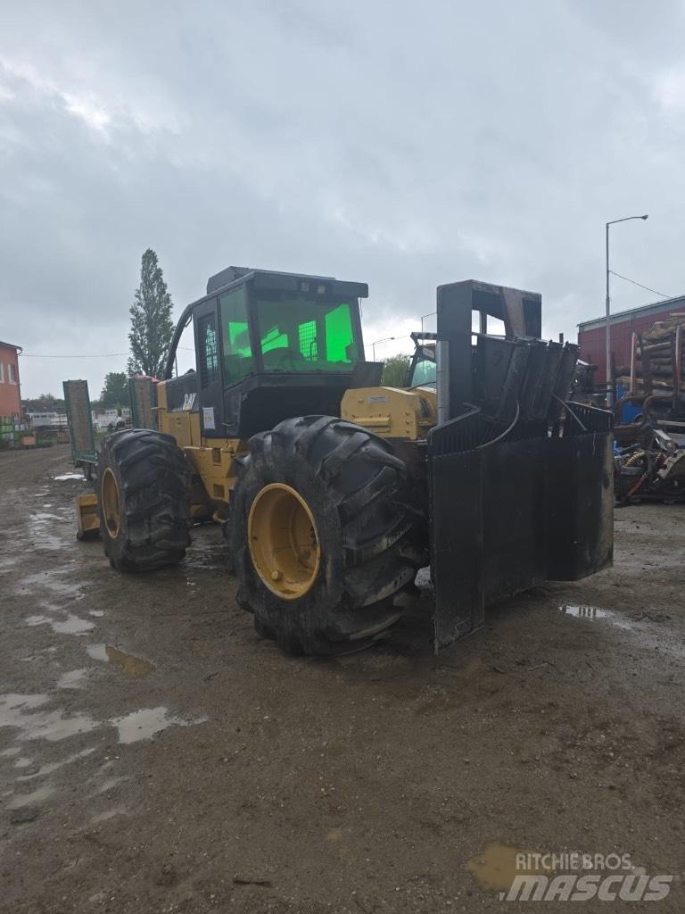 CAT 525 C 集材機