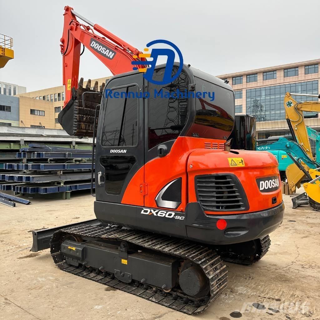 Doosan DX 60 小型挖土機/掘鑿機<7t(小型挖掘機)