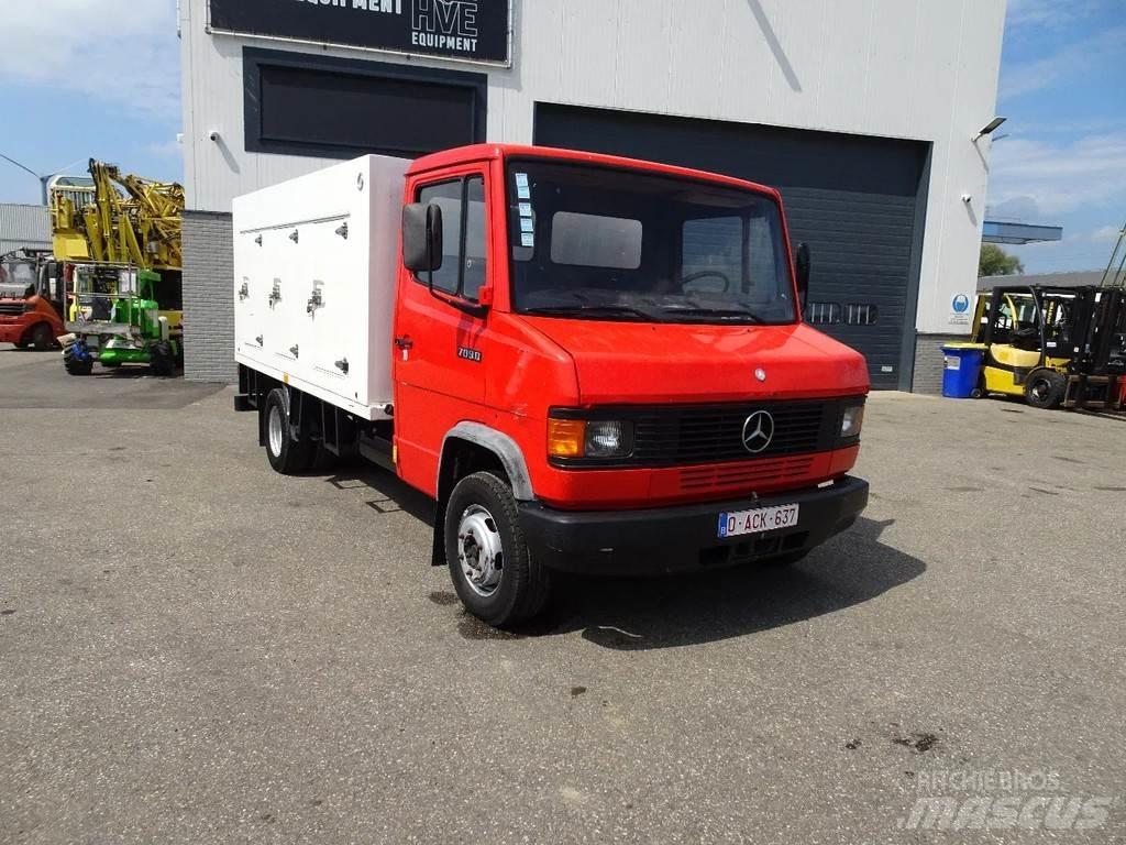 Mercedes-Benz 709D 溫控卡車