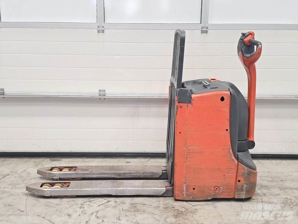 Linde T16L 手拉式油壓拖板車