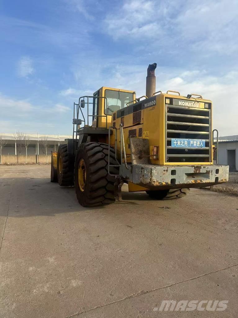 Komatsu WA 600-6 輪胎式裝載機