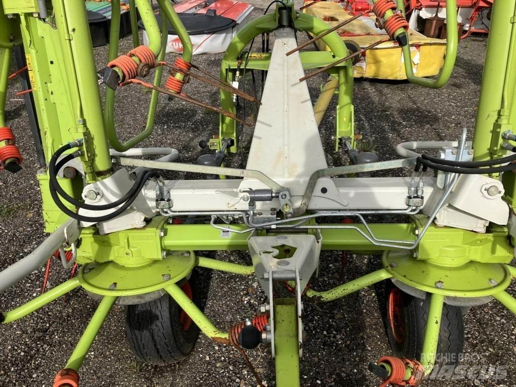 CLAAS VOLTO 1100 耙與翻草機