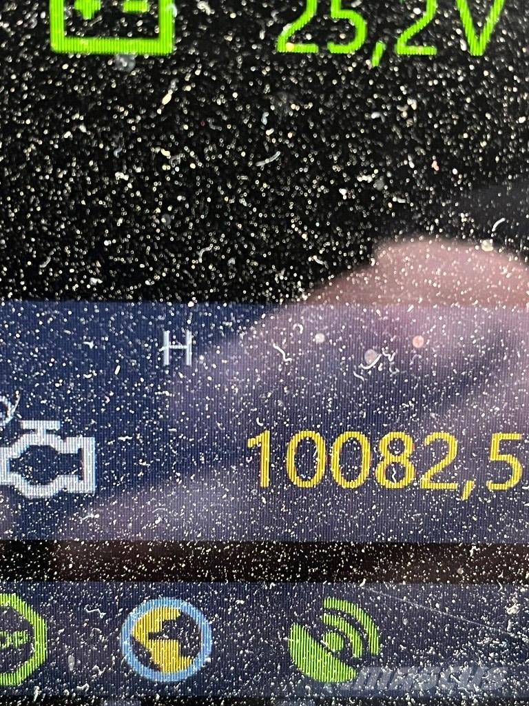 Komatsu 875 集運機