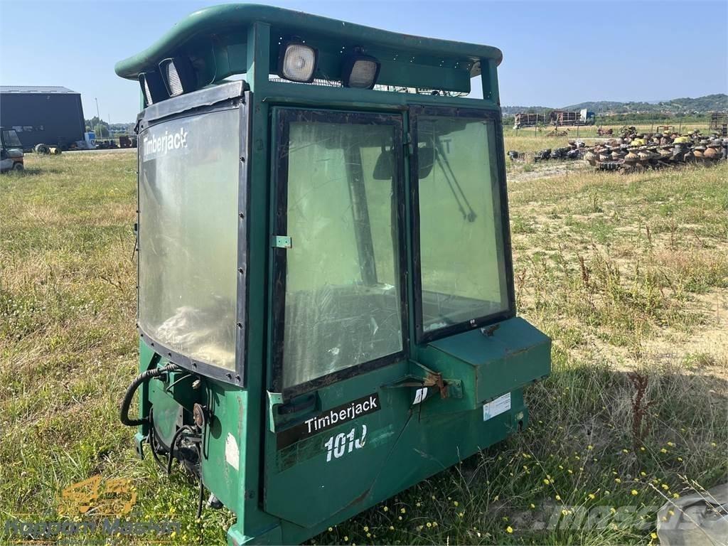Timberjack 1010 駕駛室與內部