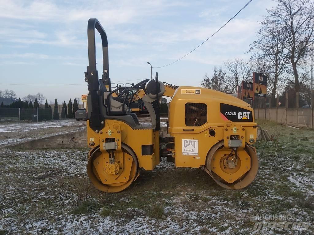 CAT CB 24 B 雙輪滾壓機