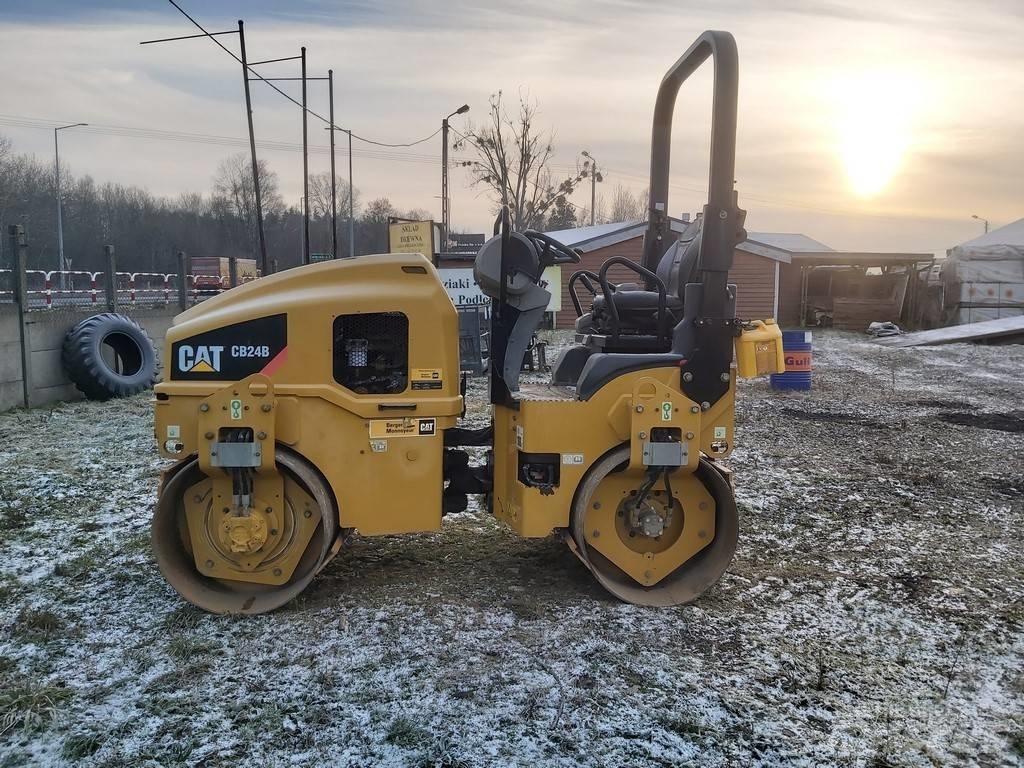 CAT CB 24 B 雙輪滾壓機
