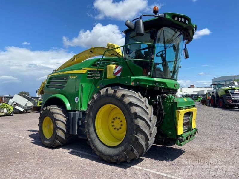 John Deere 8500i 自走式飼料採集機