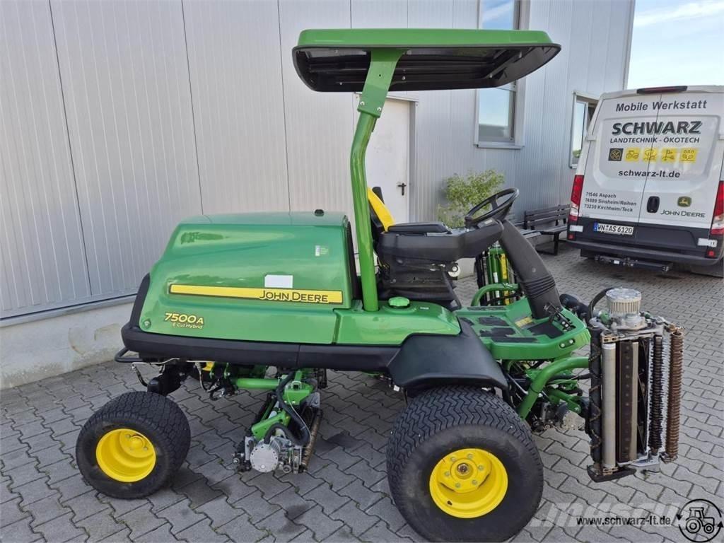 John Deere 7500A 高爾夫球車