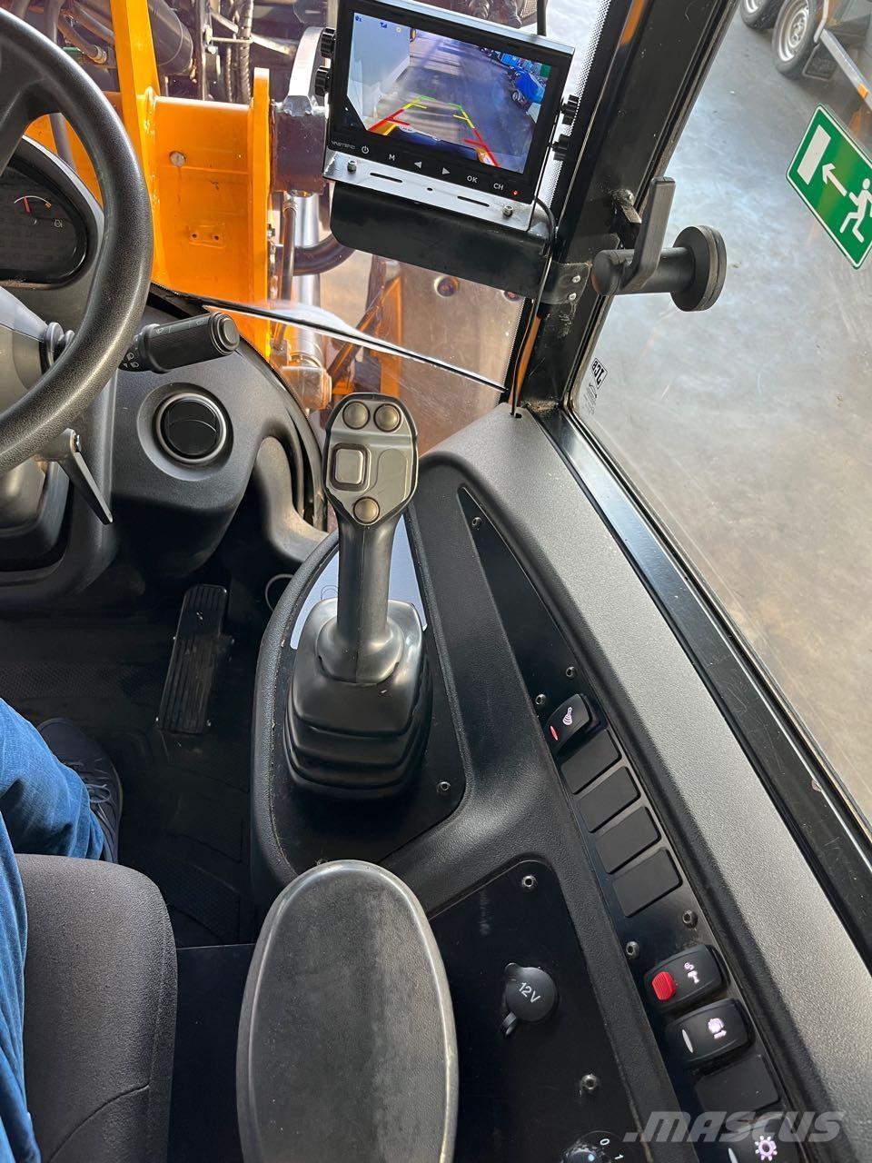 JCB 409 Agri 輪胎式裝載機