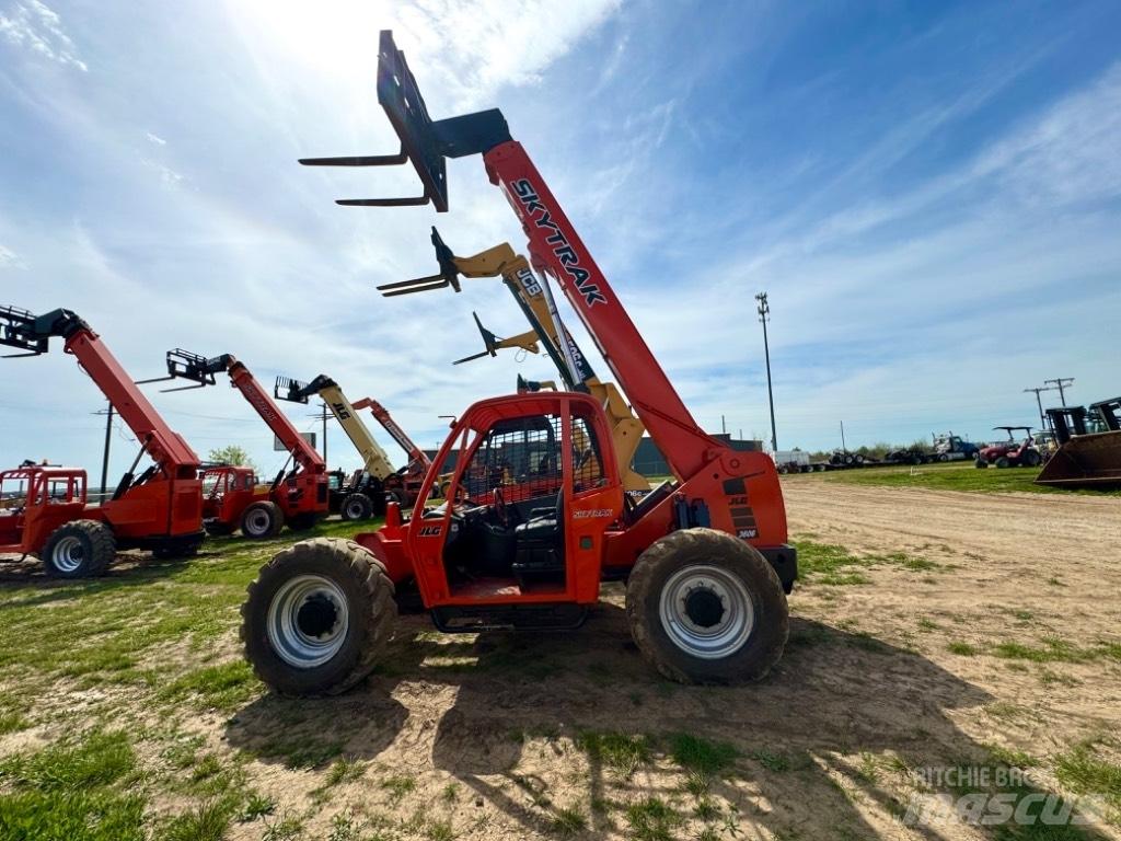 SkyTrak 3606 伸縮臂操作車
