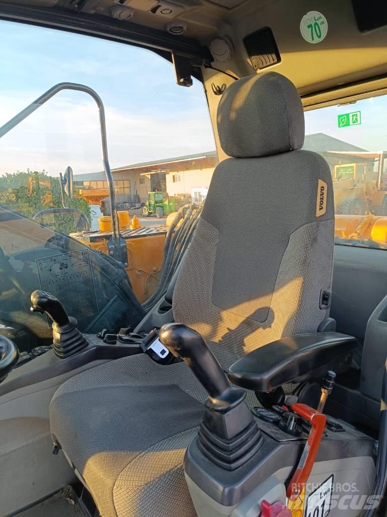 Volvo EW 140 C 旋轉式挖土機/掘鑿機/挖掘機