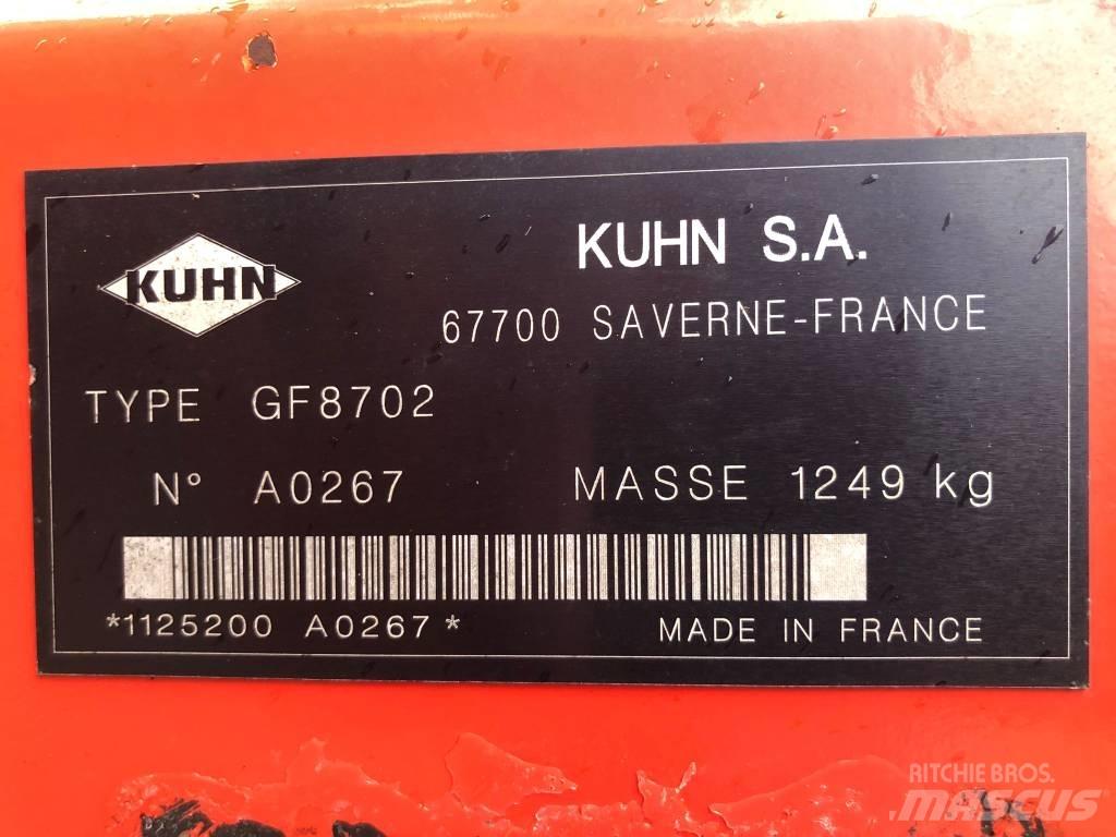 Kuhn GF 8702 耙與翻草機