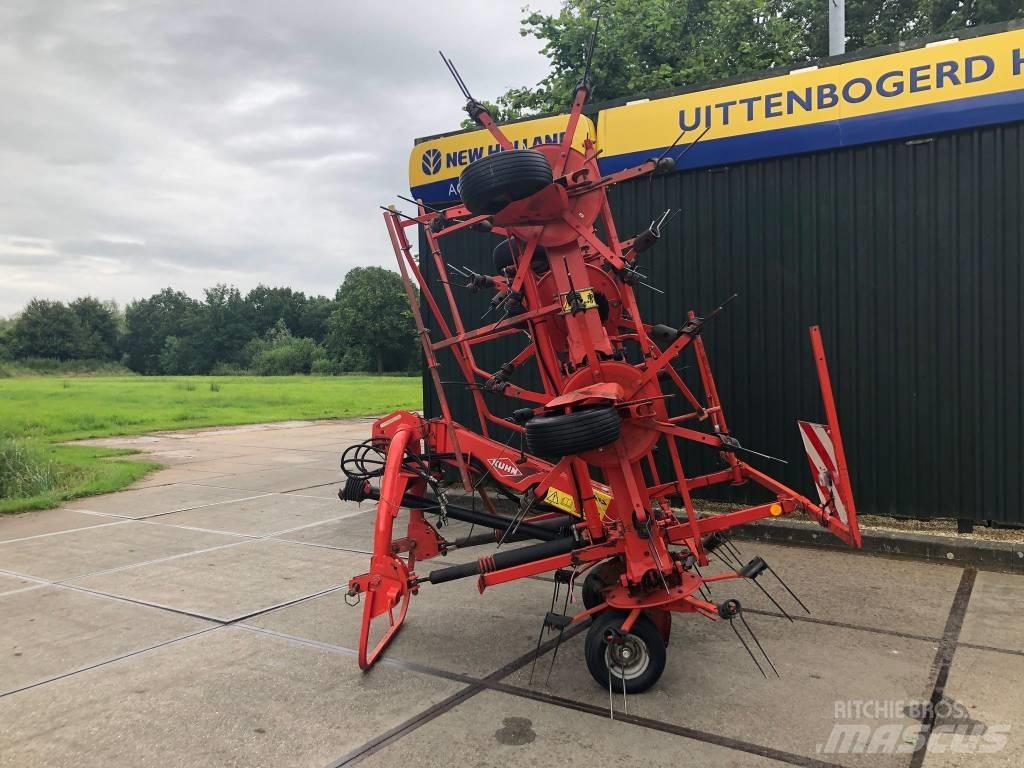 Kuhn GF 8702 耙與翻草機