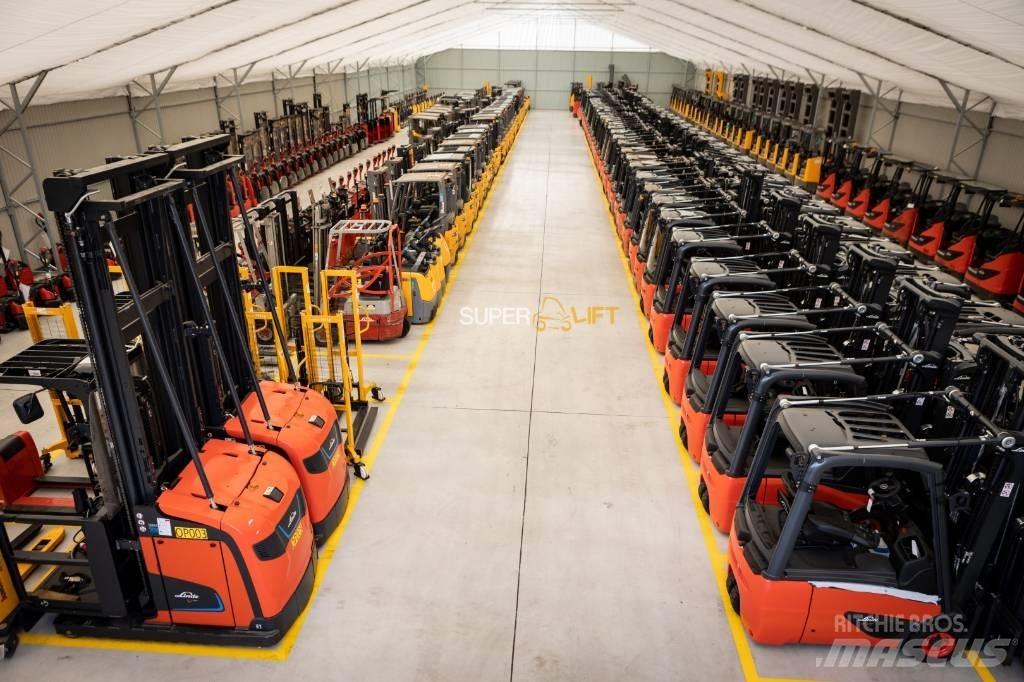 Linde L14AP 自走式堆積機