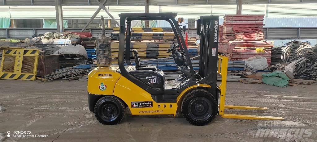 Komatsu FD 30 T-14 柴油卡車