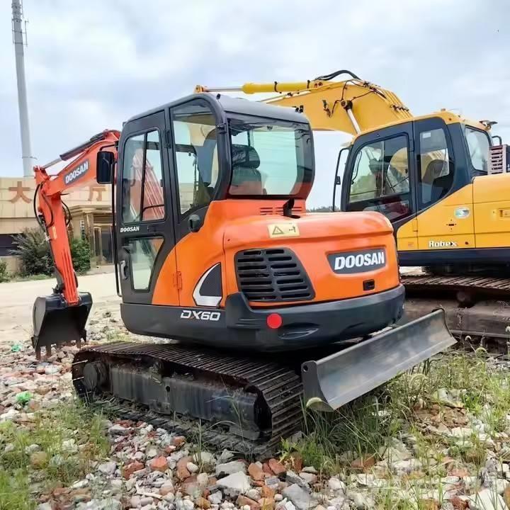 Doosan DX 60 小型挖土機/掘鑿機<7t(小型挖掘機)