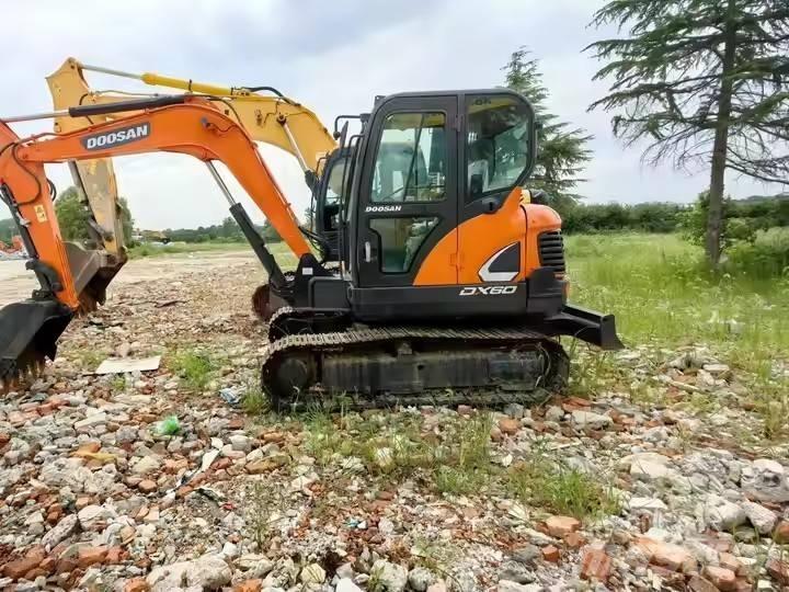 Doosan DX 60 小型挖土機/掘鑿機<7t(小型挖掘機)