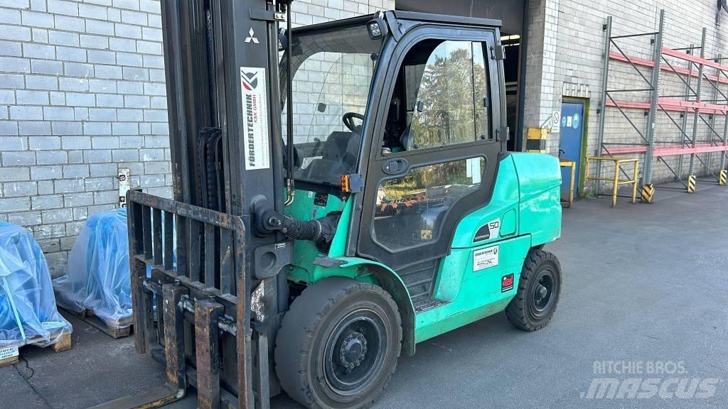 Mitsubishi FD 50 柴油卡車