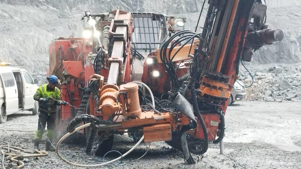 Sandvik DS520-TC 地下錨索鑽裝車