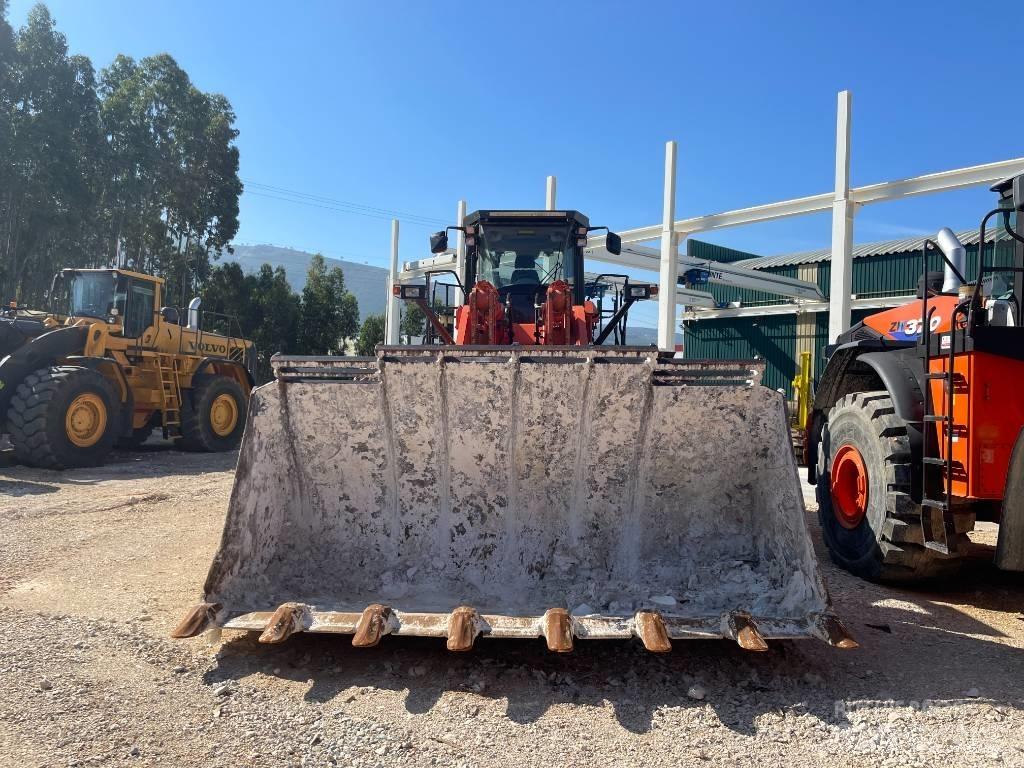 Hitachi ZW 550 - 6 輪胎式裝載機