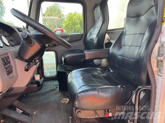 Peterbilt 337 飲料運輸卡車