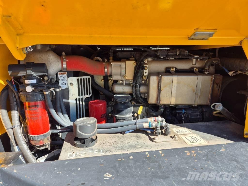 JCB 6 TST 側卸礦車
