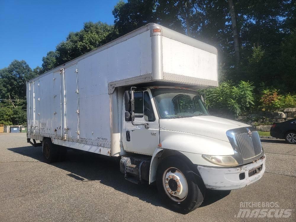International 4300 貨箱式卡車
