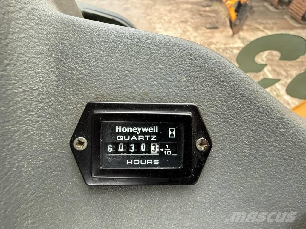 Komatsu WB 93 S-5 反鏟裝載機