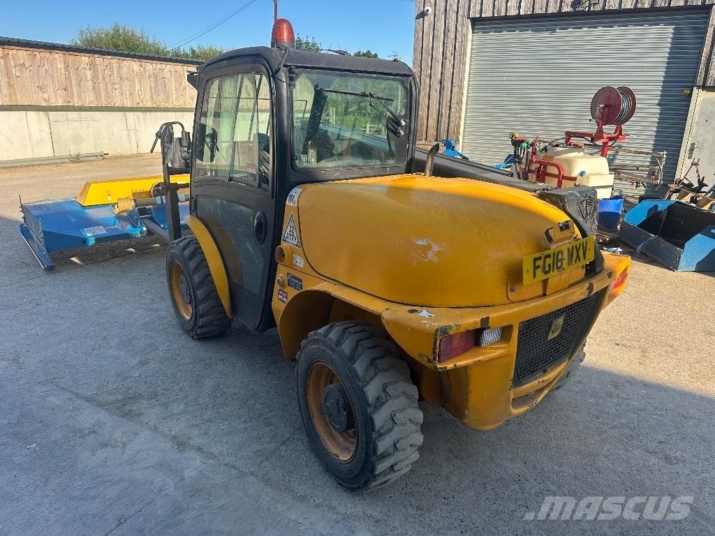 JCB 520-40 伸縮臂操作車