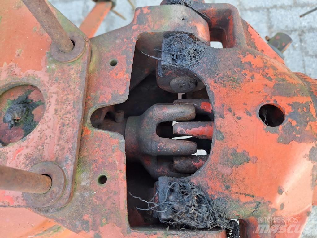 Kuhn GF 8501 T 耙與翻草機