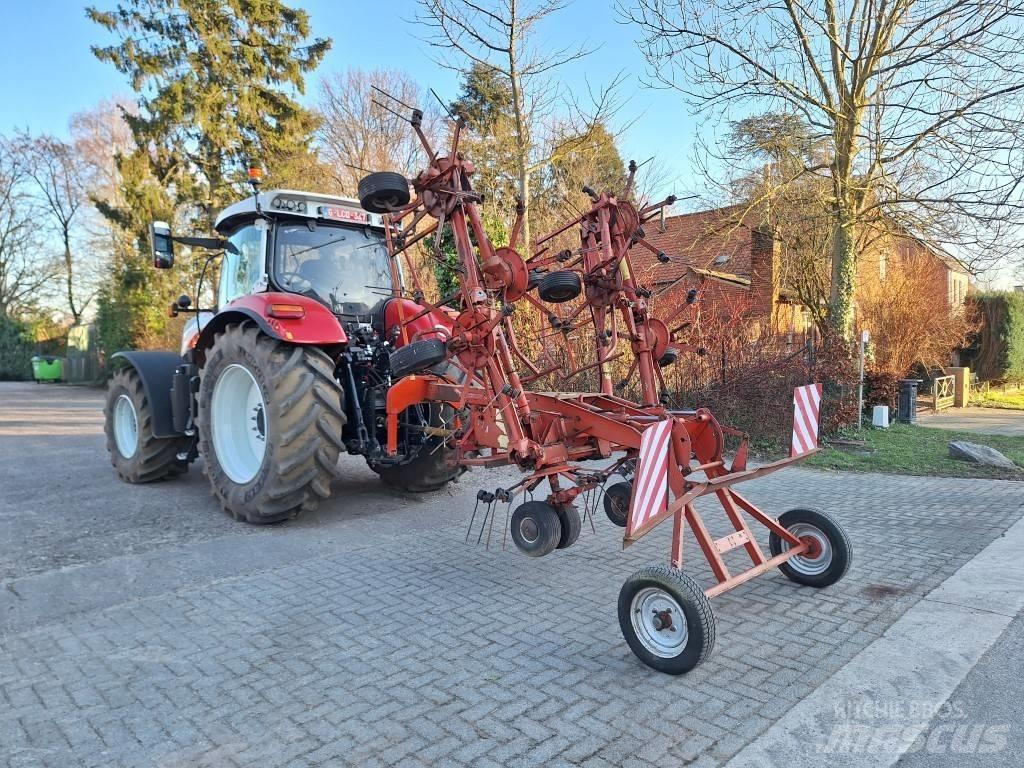 Kuhn GF 8501 T 耙與翻草機