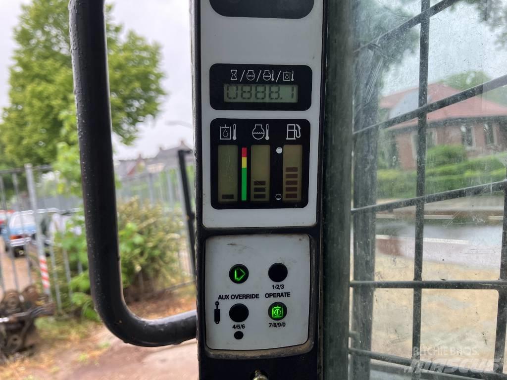New Holland L 213 滑移轉向裝載機