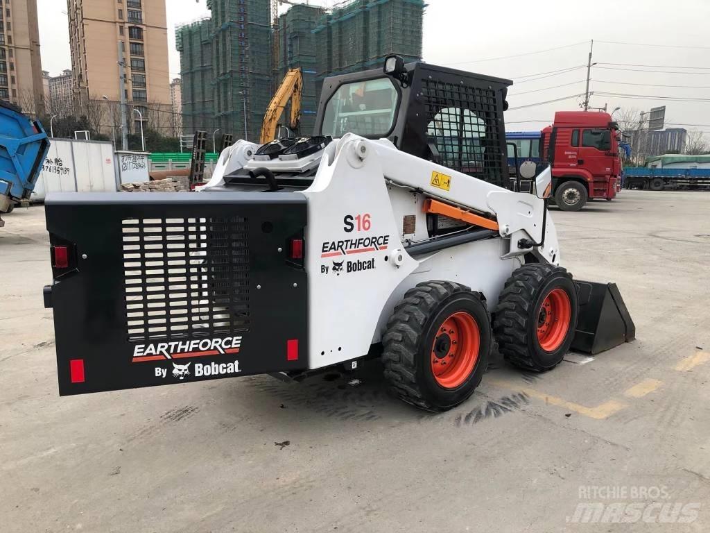 Bobcat S16 滑移轉向裝載機