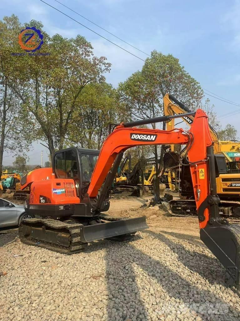Doosan DX 60 小型挖土機/掘鑿機<7t(小型挖掘機)