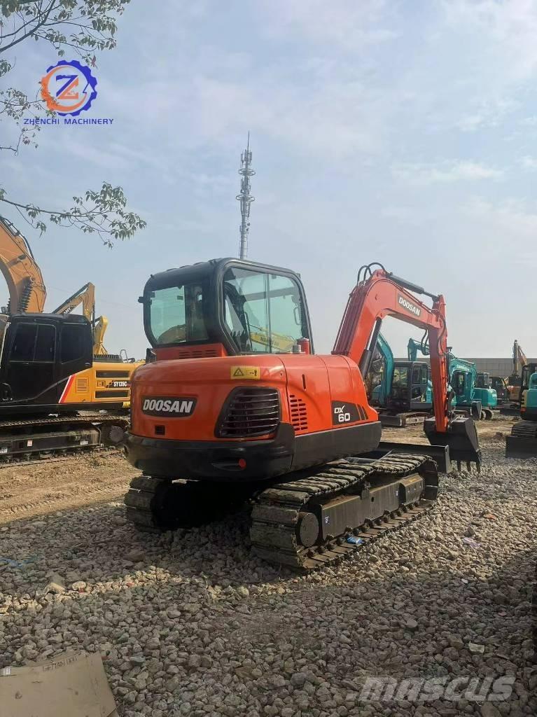 Doosan DX 60 小型挖土機/掘鑿機<7t(小型挖掘機)