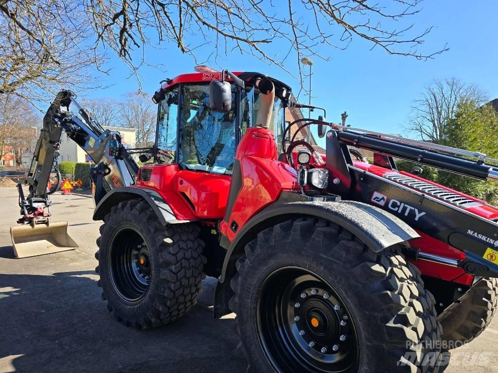 Huddig 1370 反鏟裝載機